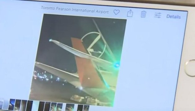 В аеропорту Торонто зачепили один одного два літаки В аеропорту Торонто зачепили один одного два літаки
