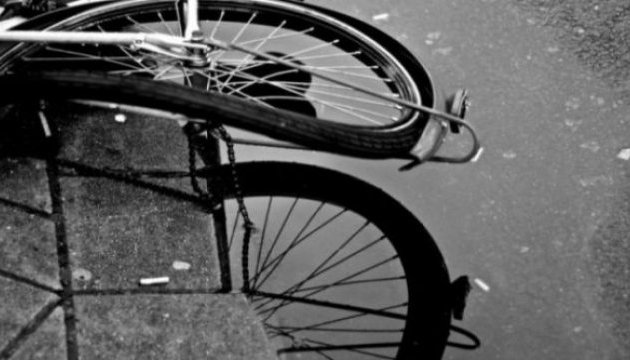 ДТП під Сумами: фура збила насмерть двох велосипедистів ДТП під Сумами: фура збила насмерть двох велосипедистів