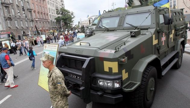 На Крещатике проходит генеральная репетиция военного парада На Крещатике проходит генеральная репетиция военного парада