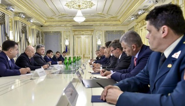 Порошенко подякував Литві, Латвії, Естонії та Чорногорії за підтримку Порошенко подякував Литві, Латвії, Естонії та Чорногорії за підтримку