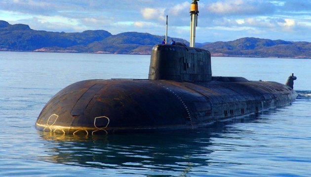 Мы бредим от удушья. Хотя по сути - утонули Мы бредим от удушья. Хотя по сути - утонули