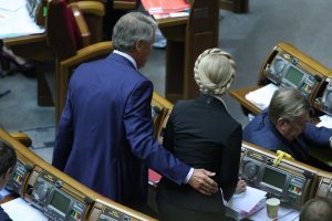 На работу как на праздник: "Батькивщина" начала с шампанского