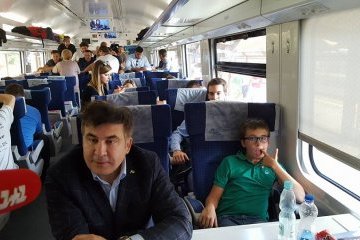 Упрощенный контроль: УЗ думает, как закрыть "дыру", которой воспользовался Саакашвили