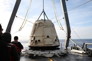 Dragon компанії SpaceX приводнився в Тихому океані