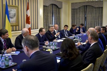 Порошенко й канадські депутати обговорили санкції проти РФ