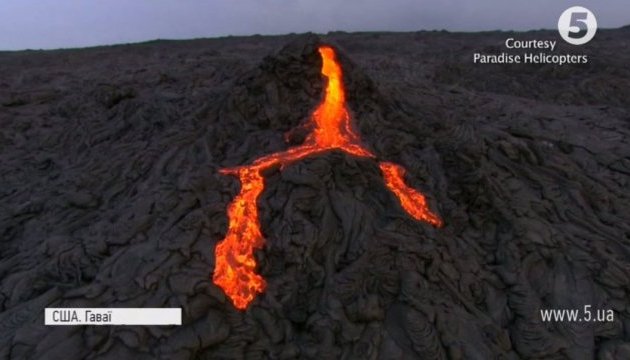 На Гаваях вулкан утворив озеро з лави На Гаваях вулкан утворив озеро з лави