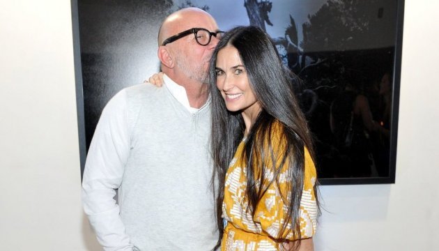 Demi Moore viste el vestido bordado del diseñador ucraniano. Foto Demi Moore viste el vestido bordado del diseñador ucraniano. Foto
