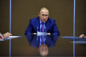 С поздравительными телеграммами и звонками мир особо не стал заморочиваться