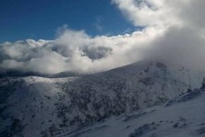 Los Cárpatos cubiertos de nieve y hasta 6 grados bajo cero (Fotos, Vídeo)