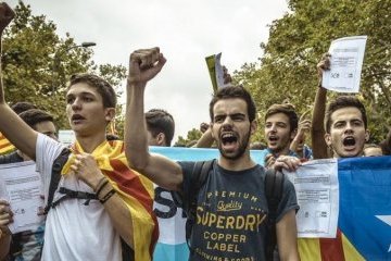 В Барселоне митингующие требуют выпустить из тюрьмы каталонских политиков