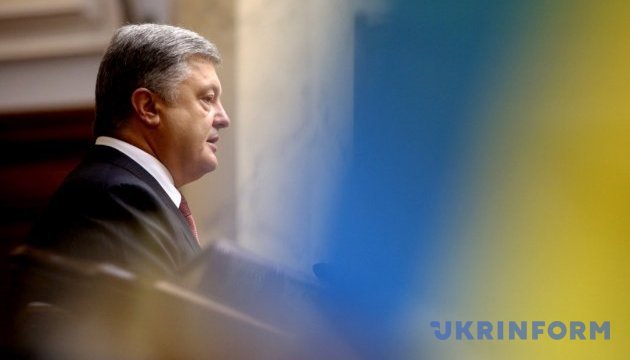 В Раду приехал Порошенко и собрал фракцию В Раду приехал Порошенко и собрал фракцию