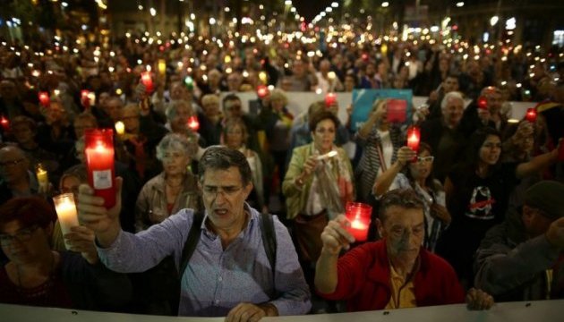Протести у Барселоні: лідер Каталонії приєднався до мітингувальників Протести у Барселоні: лідер Каталонії приєднався до мітингувальників