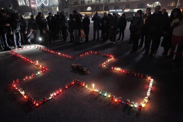 В Харькове выложили крест из свечей в память о жертвах Голодомора