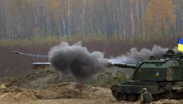 Порошенко задоволений новим озброєнням: артилерія б'є точно в ціль Порошенко задоволений новим озброєнням: артилерія б'є точно в ціль