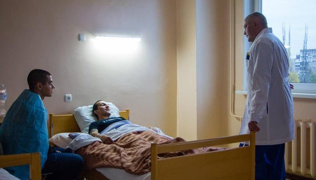 Зухвалий напад у Дніпрі: лікарі розповіли про стан поліцейських Зухвалий напад у Дніпрі: лікарі розповіли про стан поліцейських