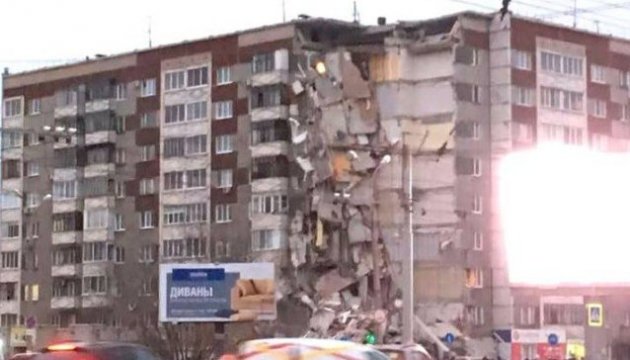 В сети появились кадры обрушения многоэтажки в Ижевске В сети появились кадры обрушения многоэтажки в Ижевске