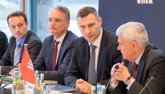 Кличко обсудил с немецкими министрами достройку Подольско-Воскресенского моста Кличко обсудил с немецкими министрами достройку Подольско-Воскресенского моста