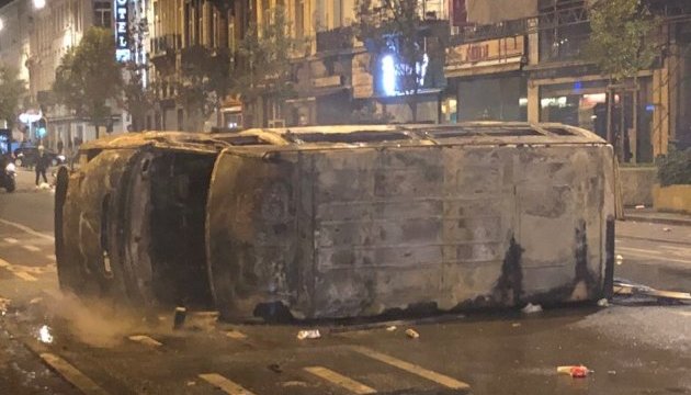 У Брюсселі дві години вгамовували фанів збірної Марокко: поранені 22 правоохоронці У Брюсселі дві години вгамовували фанів збірної Марокко: поранені 22 правоохоронці