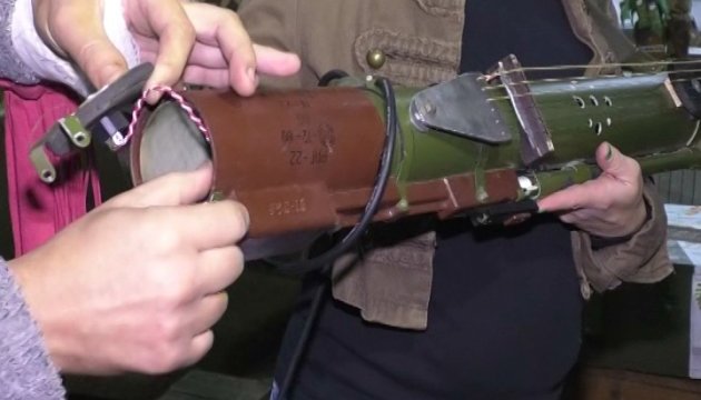 "Військово-польовий арт" у Чернігові: гітара з гранатомета і кастаньєти з гільз "Військово-польовий арт" у Чернігові: гітара з гранатомета і кастаньєти з гільз