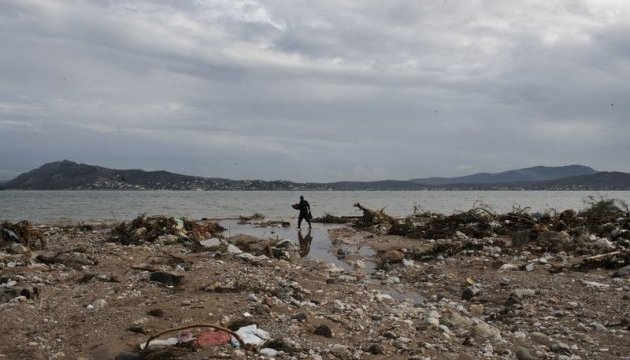 Повінь у Греції: трьох зниклих безвісти знайшли мертвими Повінь у Греції: трьох зниклих безвісти знайшли мертвими