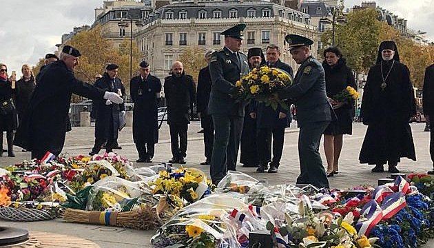 Dans le centre de Paris s’est déroulée une cérémonie de commémoration des victimes du Holodomor (vidéo) Dans le centre de Paris s’est déroulée une cérémonie de commémoration des victimes du Holodomor (vidéo)
