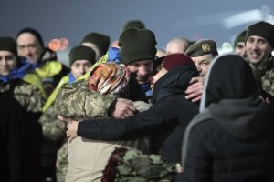 Возвращение из плена, Санта-робот и пушистый карнавал