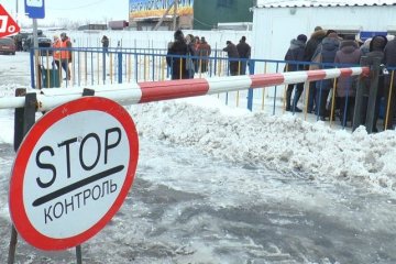 В КПВВ на Донбассе застряли 235 авто