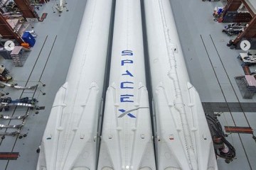 Маск отримав перший військовий контракт на Falcon Heavy з супутником