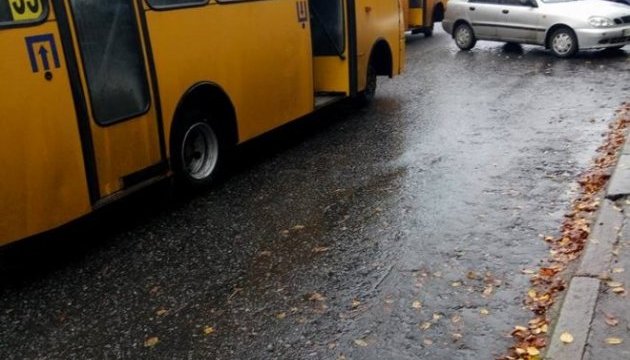 У київському тролейбусі сталася масова бійка через п'яних "кондукторів" У київському тролейбусі сталася масова бійка через п'яних "кондукторів"