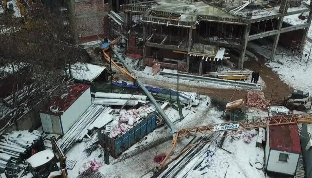 У Москві будівельний кран впав на робітників У Москві будівельний кран впав на робітників