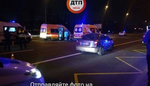 У Києві "швидка" з дитиною потрапила в ДТП: п'ятеро постраждалих У Києві "швидка" з дитиною потрапила в ДТП: п'ятеро постраждалих