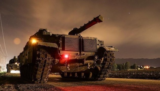 Турция перебросила к границе с Сирией спецназ и танки Турция перебросила к границе с Сирией спецназ и танки