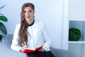 Керівник ФК «Леогеймінг Пей» Альона Дегрік про причини зміцнення української національної валюти