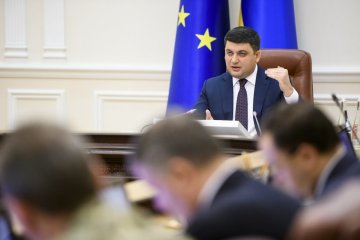 Прем’єр закликає боротися з "лівими" лікарняним