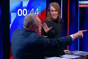 Как Жириновский и Собчак поливали друг друга в эфире: кто водой, а кто матом
