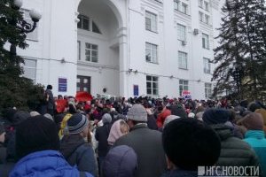 «У меня горе, у меня вся семья погибла»: трагедия в Кемерово вывела людей на улицу