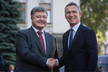 Генсек НАТО встретится с Порошенко