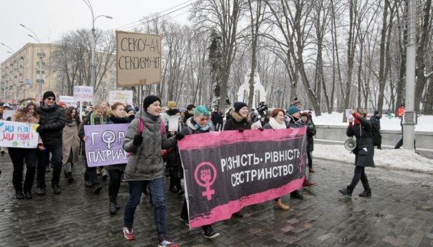 В Харькове марш женской солидарности поддержали и мужчины В Харькове марш женской солидарности поддержали и мужчины