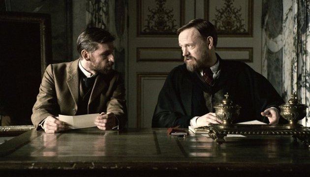 Третій "Шерлок Холмс" від Гая Річі: стали відомі подробиці сюжету Третій "Шерлок Холмс" від Гая Річі: стали відомі подробиці сюжету