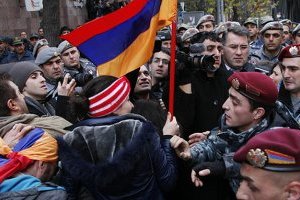 Відставка Саргсяна: Чому Кремлю вистачило прагматизму не нищити вірменський Майдан силою