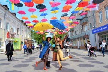 В Житомире создали зонтичную улицу