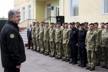 Порошенко нагородив 12 прикордонників
