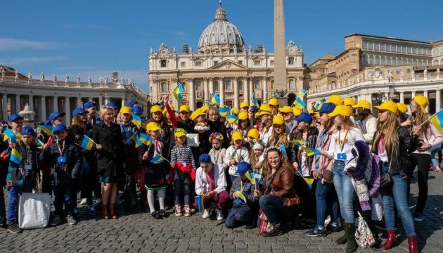Українські діти з Донбасу подорожують Європою Українські діти з Донбасу подорожують Європою