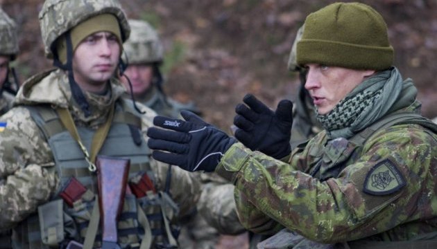 Новая смена литовских военных инструкторов прибывает в Украину Новая смена литовских военных инструкторов прибывает в Украину