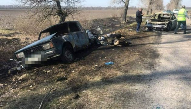На автомобіль Укрпошти скоїли напад – вкрали "пенсійні" 200 тисяч На автомобіль Укрпошти скоїли напад – вкрали "пенсійні" 200 тисяч