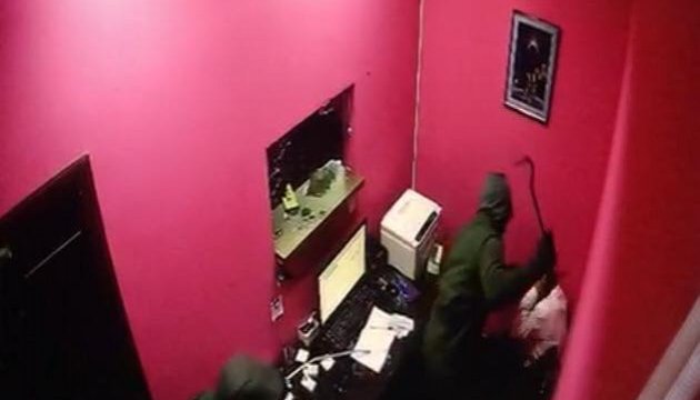 Нічні погроми у Києві: підозрюваних арештували без права застави Нічні погроми у Києві: підозрюваних арештували без права застави
