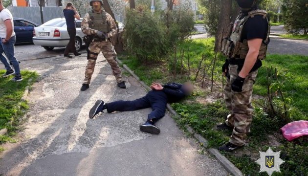 У Львові затримали групу зловмисників за вимагання $20 тисяч У Львові затримали групу зловмисників за вимагання $20 тисяч