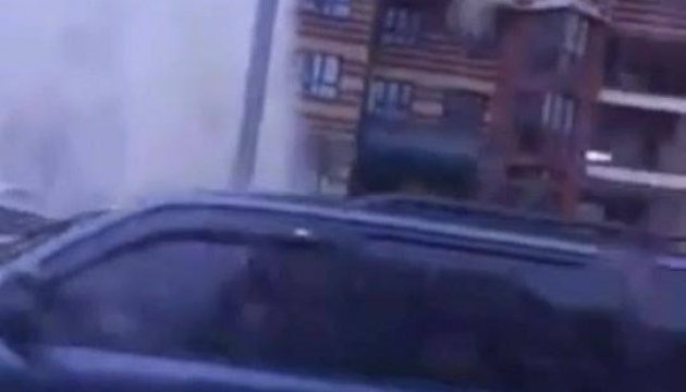 На Соломенке образовался 5-метровый "гейзер" На Соломенке образовался 5-метровый "гейзер"