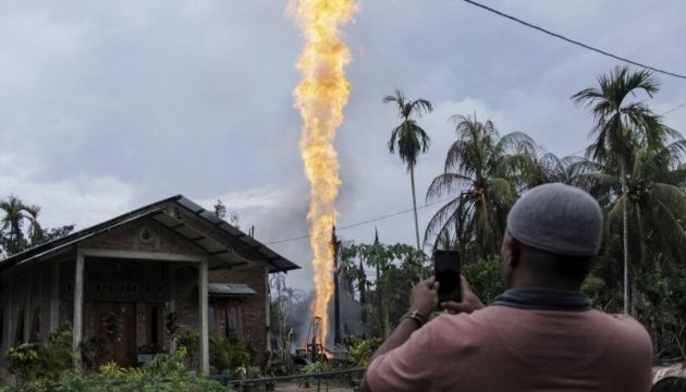 В Индонезии количество погибших от пожара на нефтяной скважине возросло до 22 В Индонезии количество погибших от пожара на нефтяной скважине возросло до 22