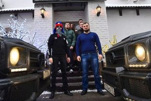 Неадекватных мажоров следует всегда ставить на место